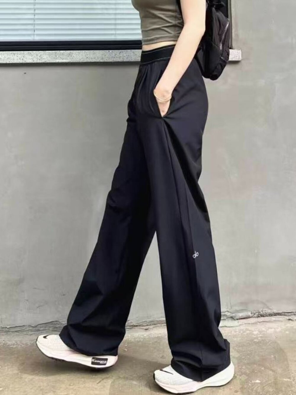 Black😎 NWT ALO Yoga Suit Up Trouser, Elevated Everyday Pants (Regular) - Picture 5 of 9